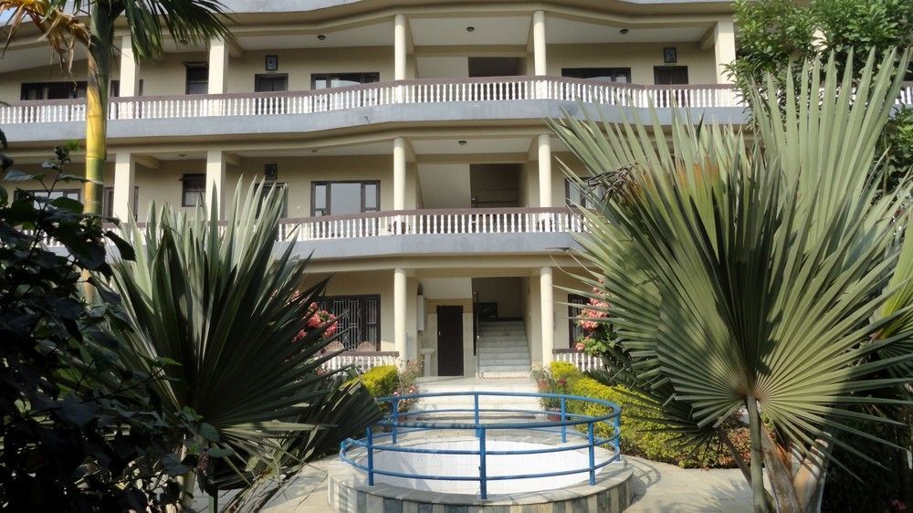 Hotel Monalisa Chitwan Sauraha Exterior foto